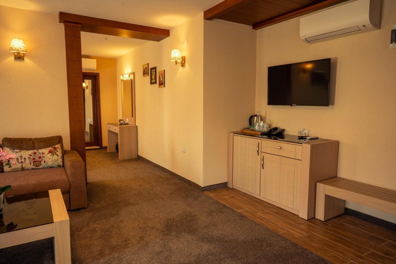 Boutique Hotel Provence Бутик Хотел Прованс ペトリチ エクステリア 写真